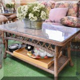 F64. Wicker coffee table.